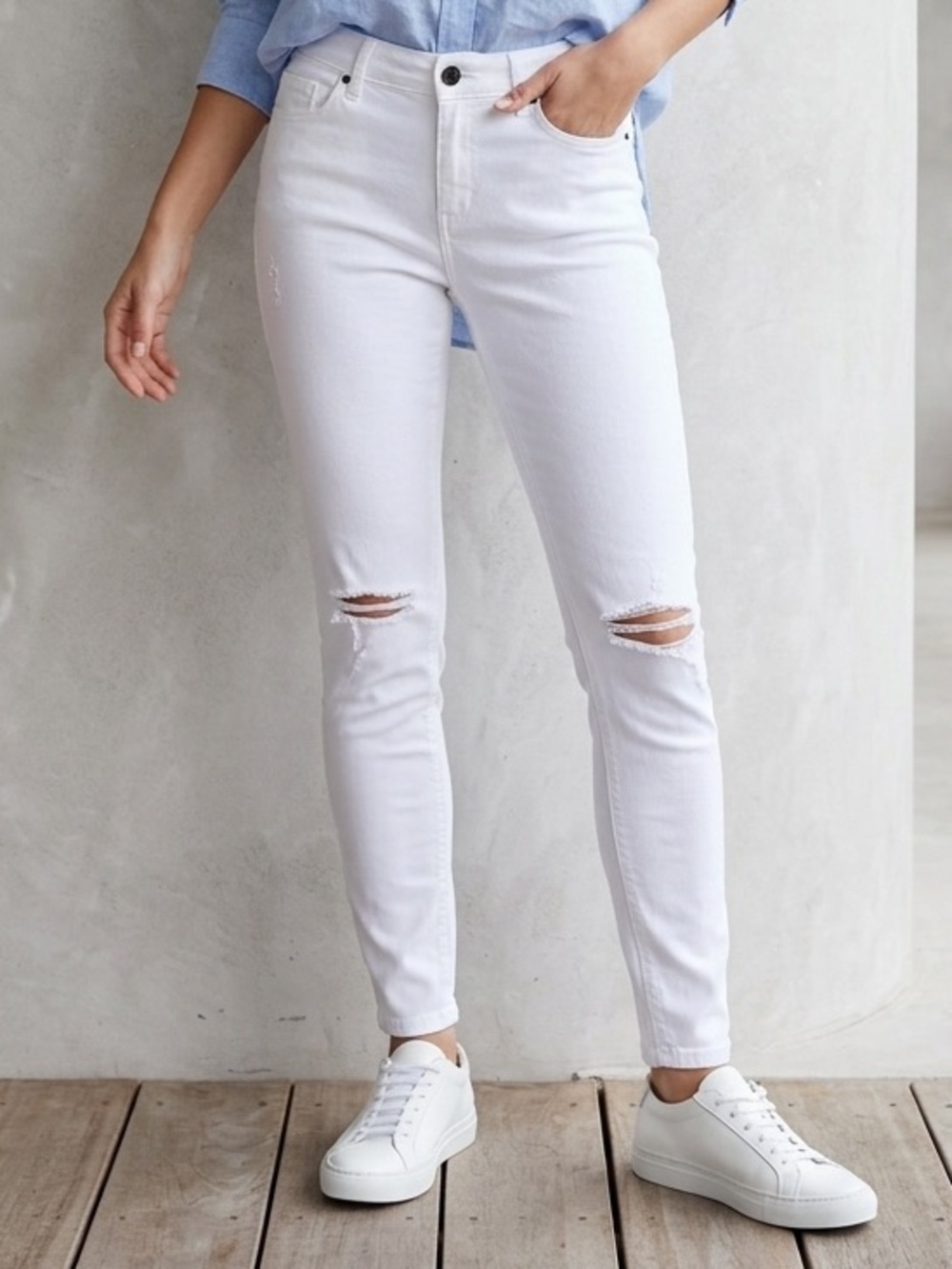 Sneak Peek, Size 7, Women's White Skinny Jeans with Subtle Knee Rips, Distressed